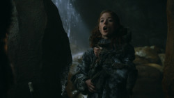 extant_GameOfThrones_3x04-KissedByFire_0735
