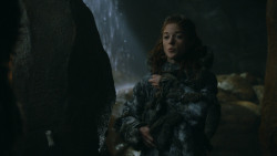 extant_GameOfThrones_3x04-KissedByFire_0736