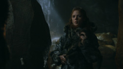 extant_GameOfThrones_3x04-KissedByFire_0737