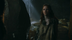 extant_GameOfThrones_3x04-KissedByFire_0740