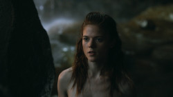 extant_GameOfThrones_3x04-KissedByFire_0766