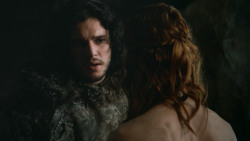 extant_GameOfThrones_3x04-KissedByFire_0776
