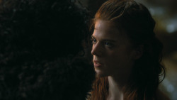 extant_GameOfThrones_3x04-KissedByFire_0780