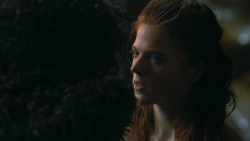 extant_GameOfThrones_3x04-KissedByFire_0781