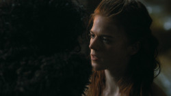 extant_GameOfThrones_3x04-KissedByFire_0785