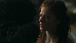 extant_GameOfThrones_3x04-KissedByFire_0786