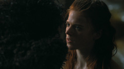 extant_GameOfThrones_3x04-KissedByFire_0788