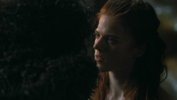extant_GameOfThrones_3x04-KissedByFire_0789