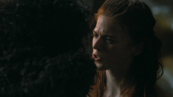 extant_GameOfThrones_3x04-KissedByFire_0790