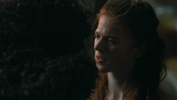extant_GameOfThrones_3x04-KissedByFire_0791