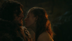 extant_GameOfThrones_3x04-KissedByFire_0801