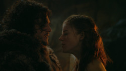 extant_GameOfThrones_3x04-KissedByFire_0803