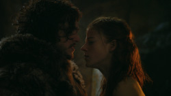 extant_GameOfThrones_3x04-KissedByFire_0806