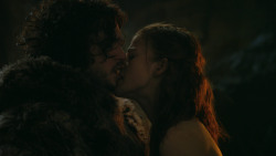 extant_GameOfThrones_3x04-KissedByFire_0809