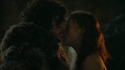 extant_GameOfThrones_3x04-KissedByFire_0811