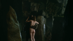 extant_GameOfThrones_3x04-KissedByFire_0814