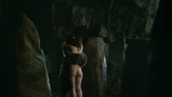extant_GameOfThrones_3x04-KissedByFire_0815