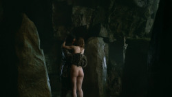 extant_GameOfThrones_3x04-KissedByFire_0817