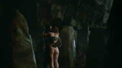 extant_GameOfThrones_3x04-KissedByFire_0818