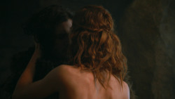 extant_GameOfThrones_3x04-KissedByFire_0821