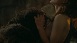 extant_GameOfThrones_3x04-KissedByFire_0825
