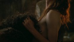 extant_GameOfThrones_3x04-KissedByFire_0828
