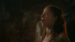 extant_GameOfThrones_3x04-KissedByFire_0839