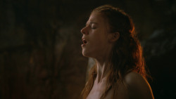 extant_GameOfThrones_3x04-KissedByFire_0842