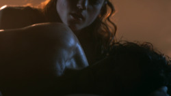 extant_GameOfThrones_3x04-KissedByFire_0861