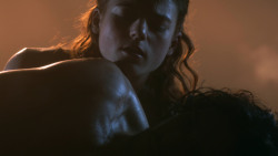 extant_GameOfThrones_3x04-KissedByFire_0863