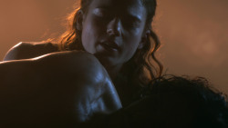 extant_GameOfThrones_3x04-KissedByFire_0864