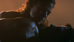 extant_GameOfThrones_3x04-KissedByFire_0878
