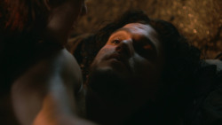 extant_GameOfThrones_3x04-KissedByFire_0879