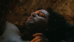 extant_GameOfThrones_3x04-KissedByFire_0881