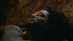 extant_GameOfThrones_3x04-KissedByFire_0882