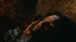 extant_GameOfThrones_3x04-KissedByFire_0885