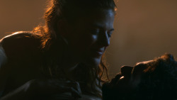 extant_GameOfThrones_3x04-KissedByFire_0887