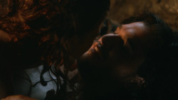 extant_GameOfThrones_3x04-KissedByFire_0889