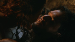 extant_GameOfThrones_3x04-KissedByFire_0890