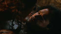 extant_GameOfThrones_3x04-KissedByFire_0891