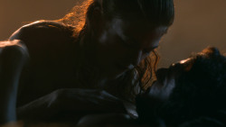extant_GameOfThrones_3x04-KissedByFire_0894