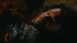 extant_GameOfThrones_3x04-KissedByFire_0897