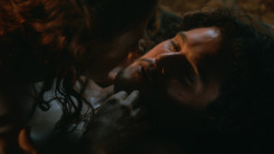 extant_GameOfThrones_3x04-KissedByFire_0901