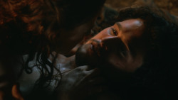 extant_GameOfThrones_3x04-KissedByFire_0902