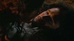 extant_GameOfThrones_3x04-KissedByFire_0903