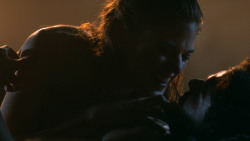 extant_GameOfThrones_3x04-KissedByFire_0908