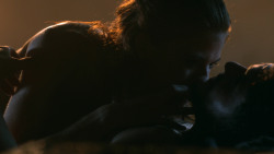 extant_GameOfThrones_3x04-KissedByFire_0911