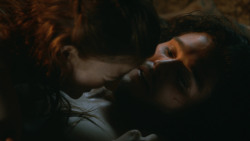 extant_GameOfThrones_3x04-KissedByFire_0913