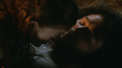 extant_GameOfThrones_3x04-KissedByFire_0914