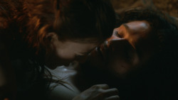 extant_GameOfThrones_3x04-KissedByFire_0915